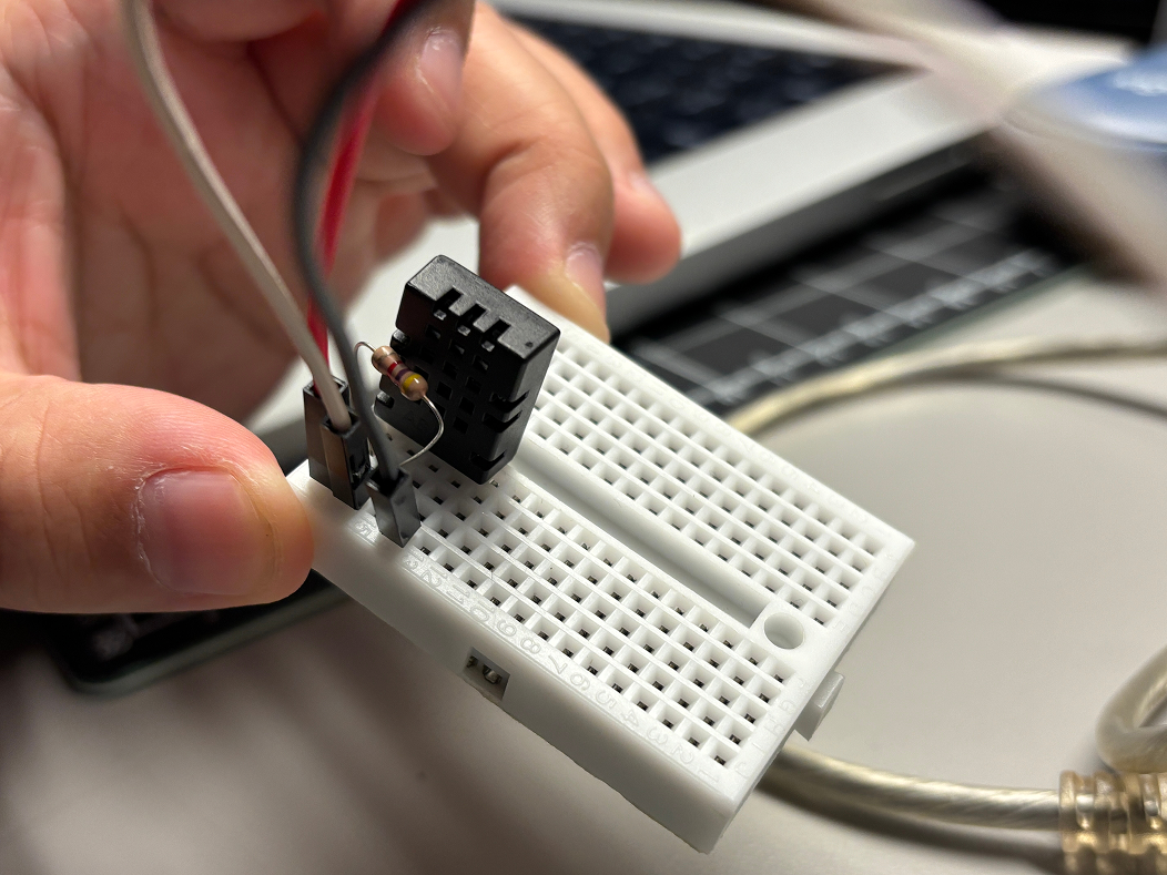 In this second test, we continued encountering the same problems, leading to our search of a possible solution: using the DS18B20 Temp Sensor, which is better for skin-contact.